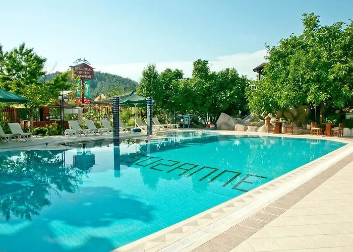 Suzanne فندق هيسارونو